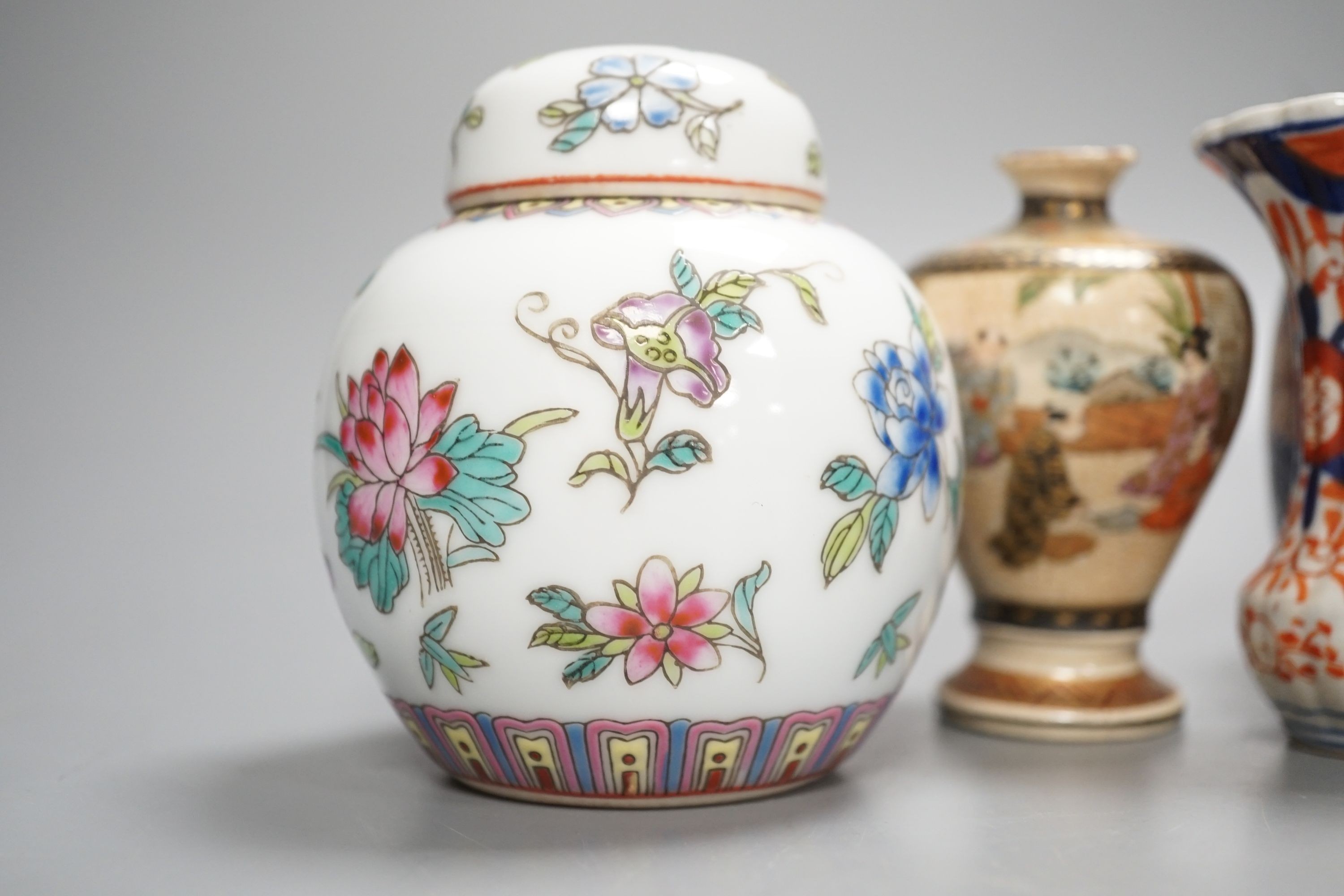 A Chinese green double gourd crackleware vase, a famille rose jar and cover and two Japanese vases, tallest 19.5cm (5)